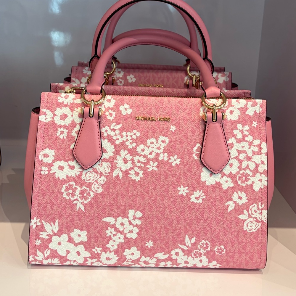 MICHAEL KORS Marilyn Medium Printed Signature Logo Satchel Crossbody
Carnation - Picture 6 of 8